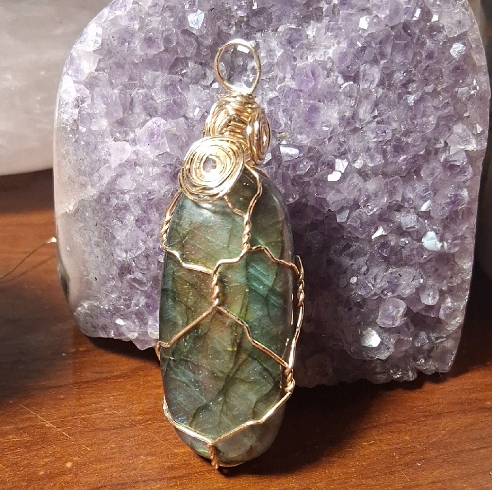 Elegant Wire-Wrapped Labradorite Pendant